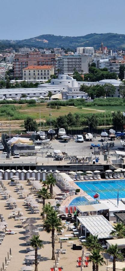 Lamar Suites Seafront Apartments Misano Adriatico Esterno foto