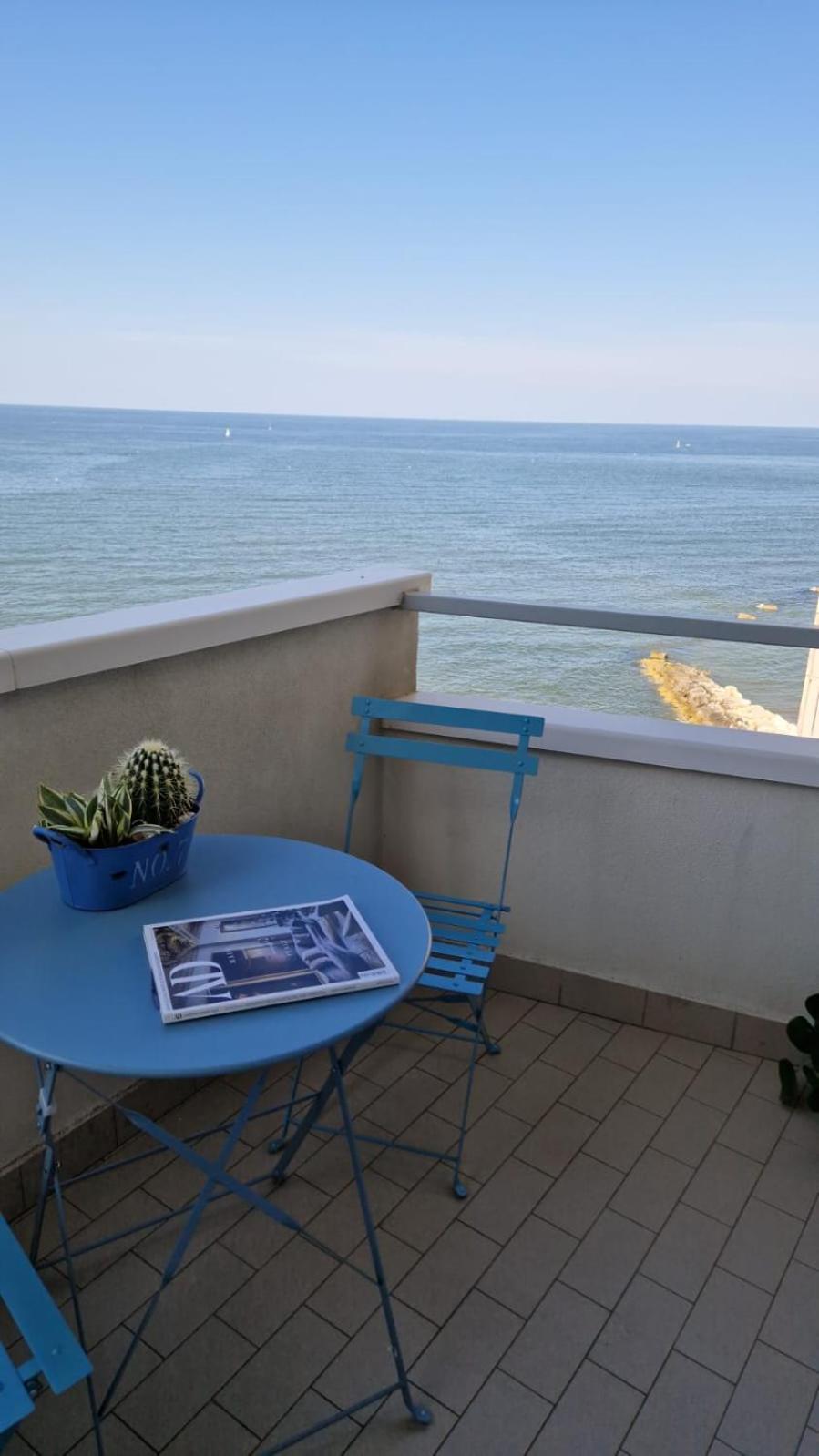 Lamar Suites Seafront Apartments Misano Adriatico Esterno foto
